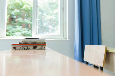 國外學(xué)歷報考上海理工大學(xué)在職研究生容易通過嗎？